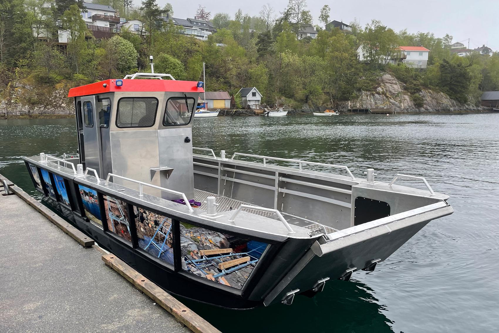 tch marine | landing craft TB700 by the seashore