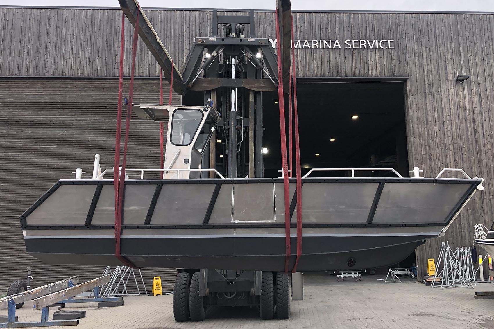 tch marine | landing craft TB700 console by the seashore